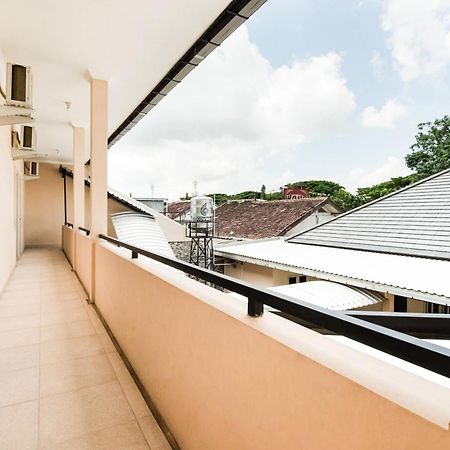 Готель Oyo Life 3398 Griya Rm 19 Syariah Сурабая Екстер'єр фото