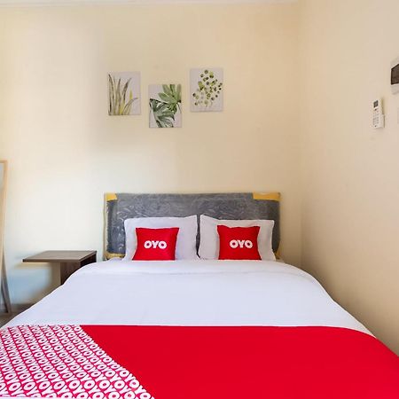 Готель Oyo Life 3398 Griya Rm 19 Syariah Сурабая Екстер'єр фото